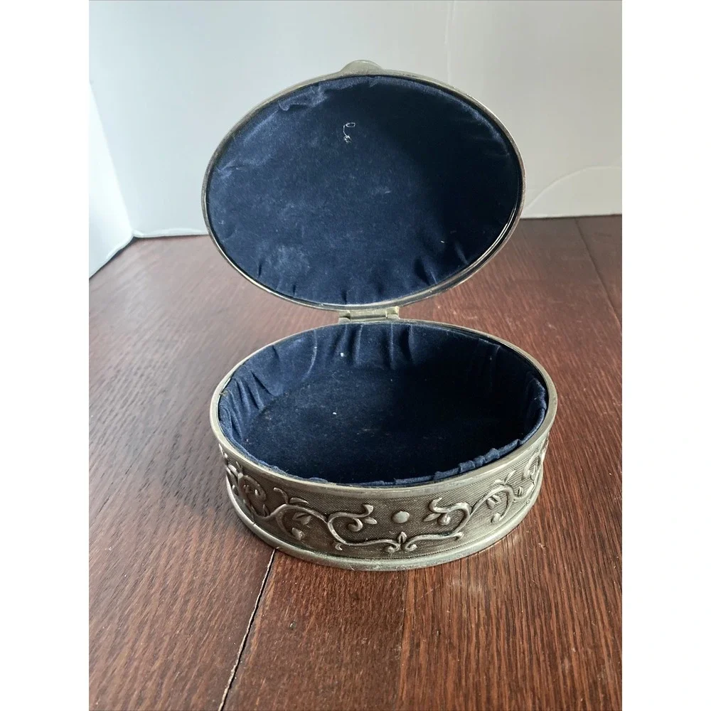 Metal Trinket Box Silver Tone‎ 5x4x2.5 Oval Blue Velvet Lining Floral